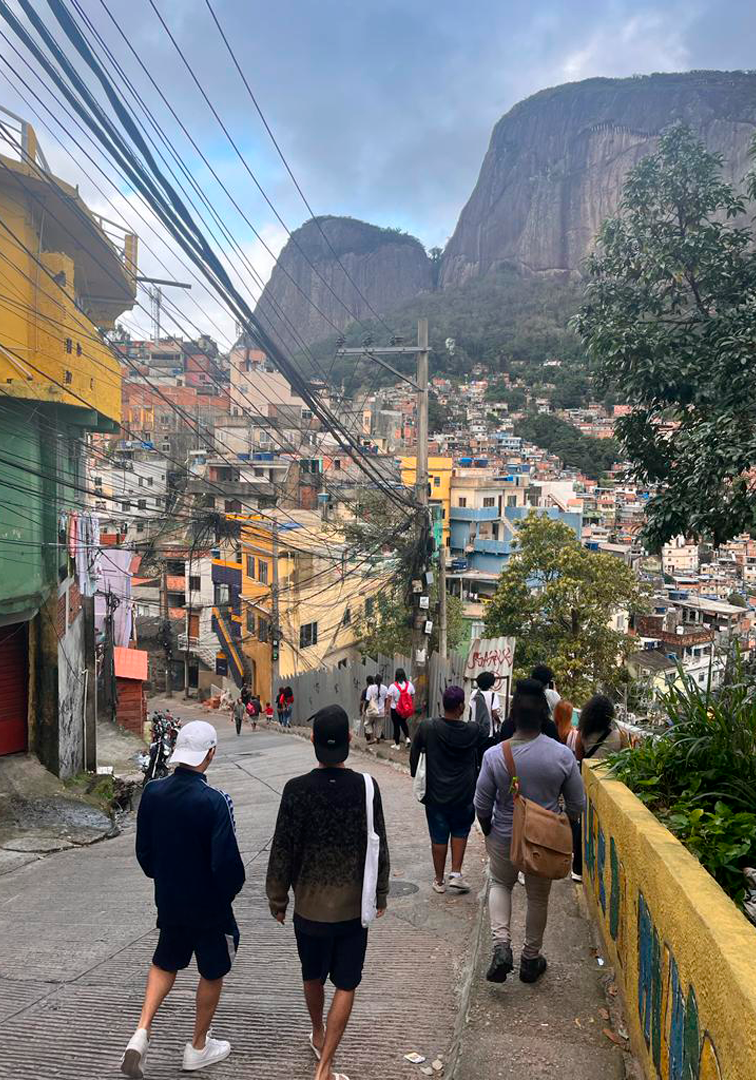 Descida da Rua Maria do Carmo Soares, no Laboriaux , na Rocinha - 2022.